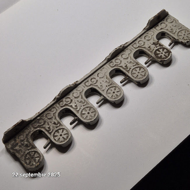 Support ou r�telier de canne de billard en fonte 30 Saumur (49)