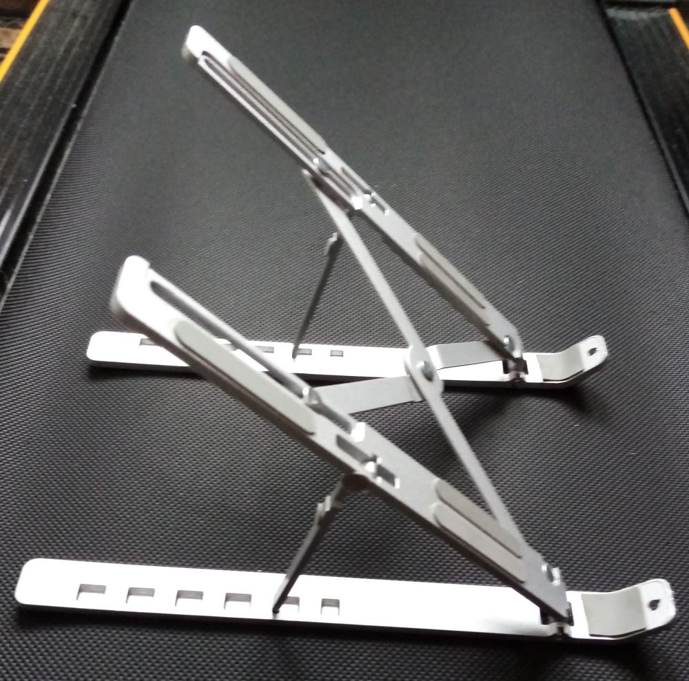 Support r�glable pour ordinateur portable, tablette, livre, 28 Rennes (35)