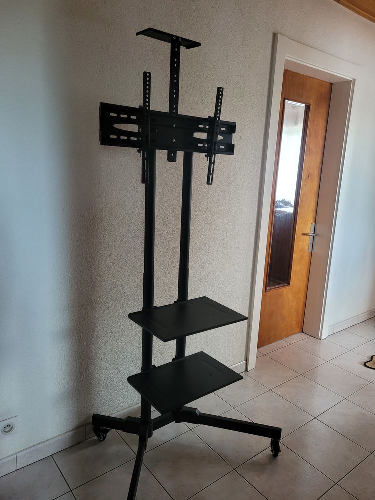 Support TV � roulette 80 Montb�liard (25)