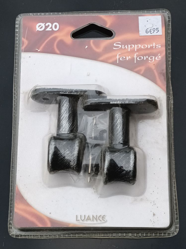 Supports de barre de rideaux en fer forg� neufs 8 Romagnieu (38)