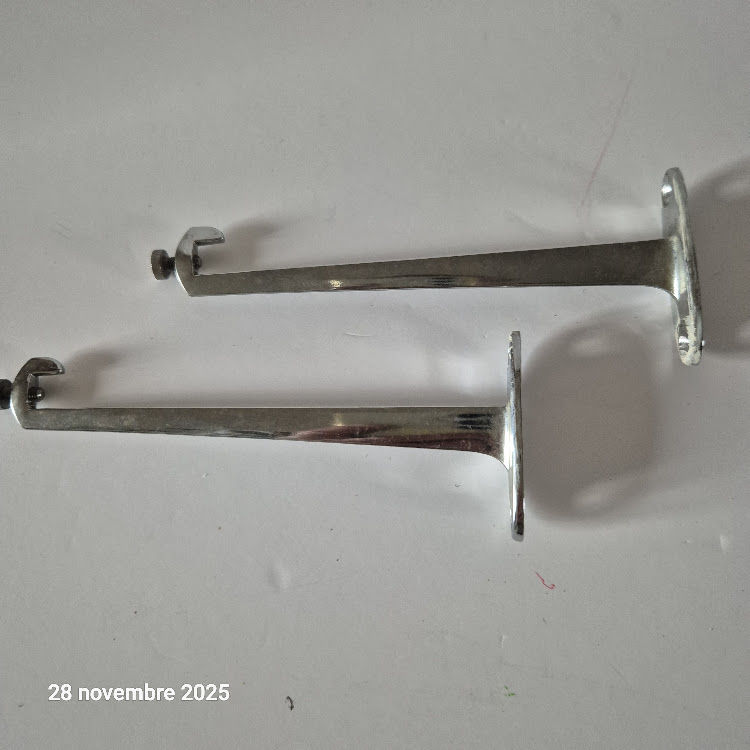 Lot de 2 Supports en m�tal de tablette en verre pour salle d 3 Saumur (49)