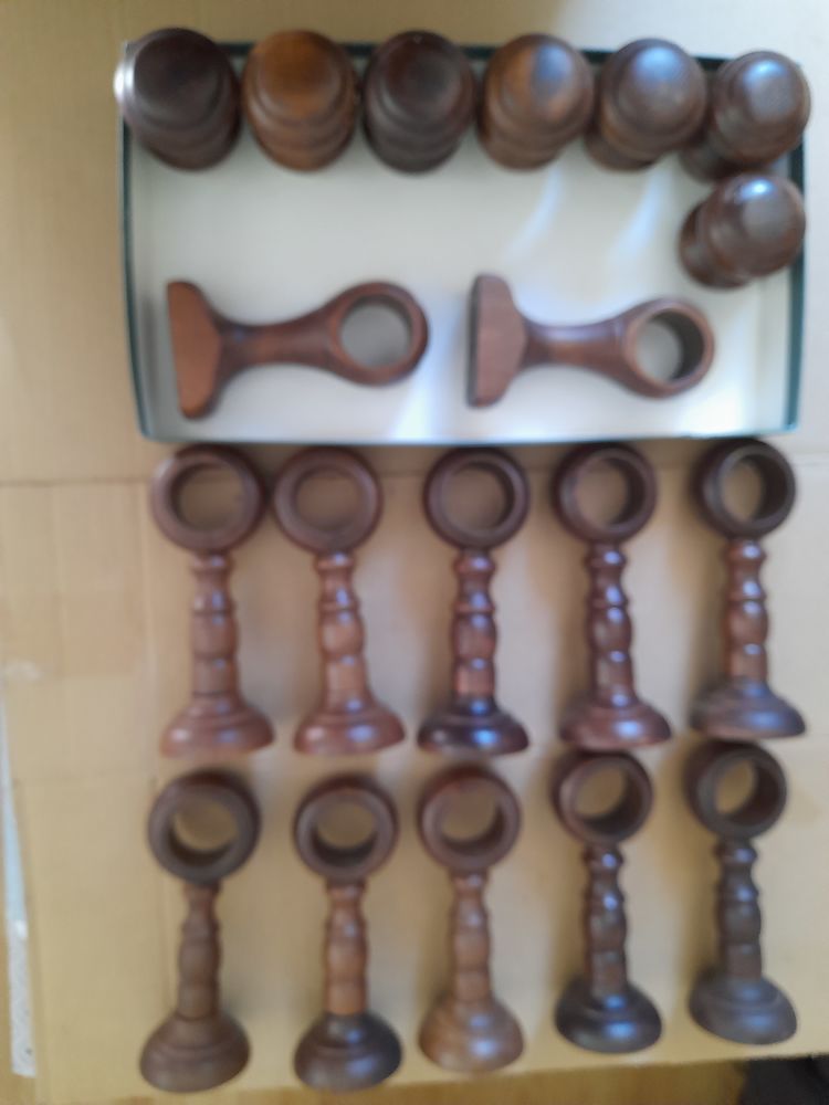 12 supports de tringle � rideaux, avec les embouts, 18 Voreppe (38)