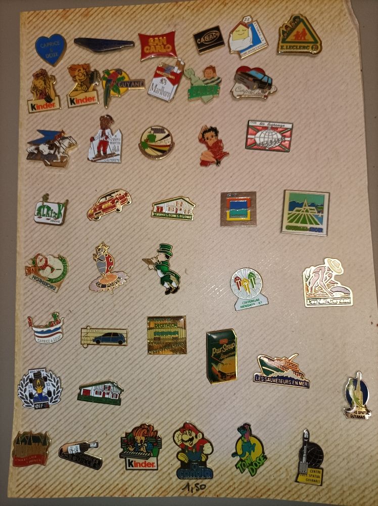 surper �tat pin's la poste Kinder et autres 80 Hendaye (64)