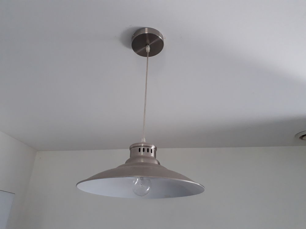 SUSPENSION  ADELE  
25 Saint-Loub�s (33)