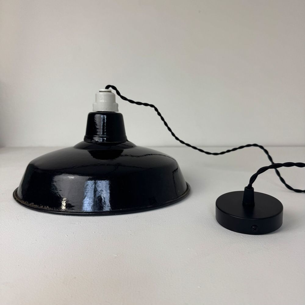 SUSPENSION ANCIENNE D'ATELIER EMAILLEE 65 Montreuil (93)