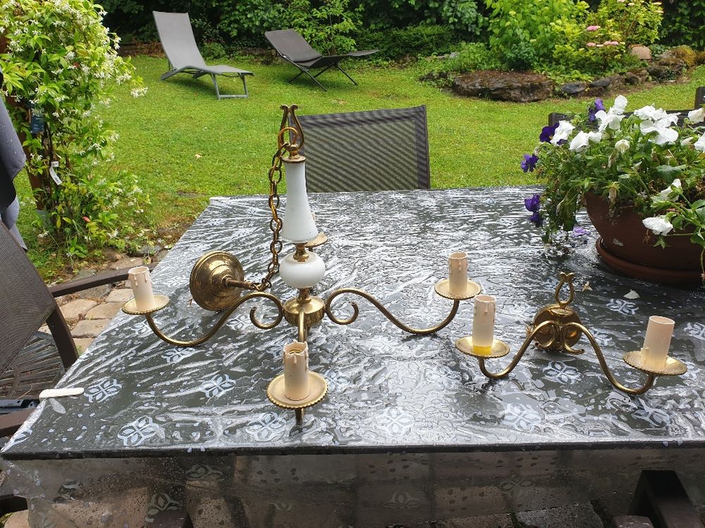 Suspension dor�e 4 branches, montant blanc avec 1 applique 15 Mouxy (73)