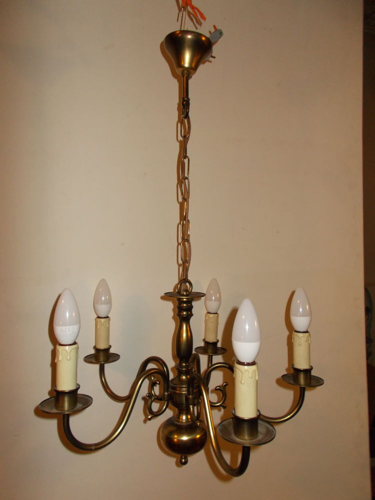 une suspension en bon �tat de marche
Lustre hollandais 150 Serri�res-en-Chautagne (73)