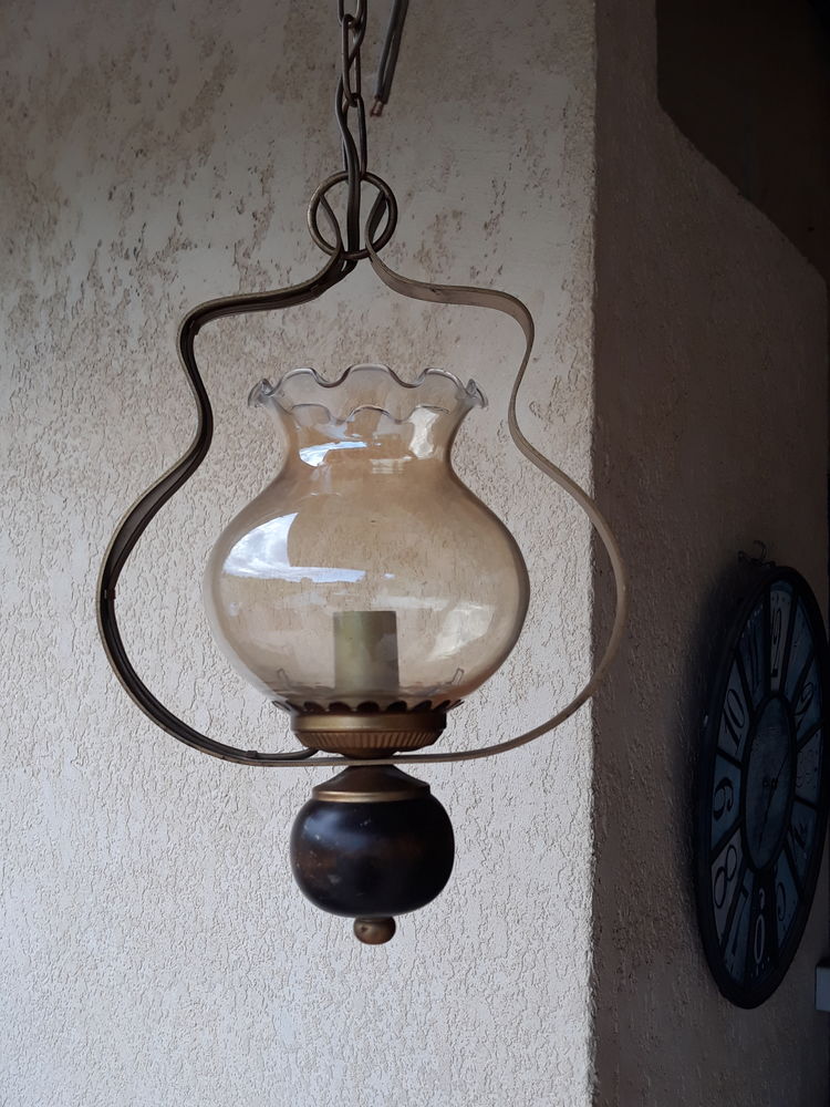 Suspension luminaire d'int�rieur ann�es 1970
35 Bourg-l�s-Valence (26)