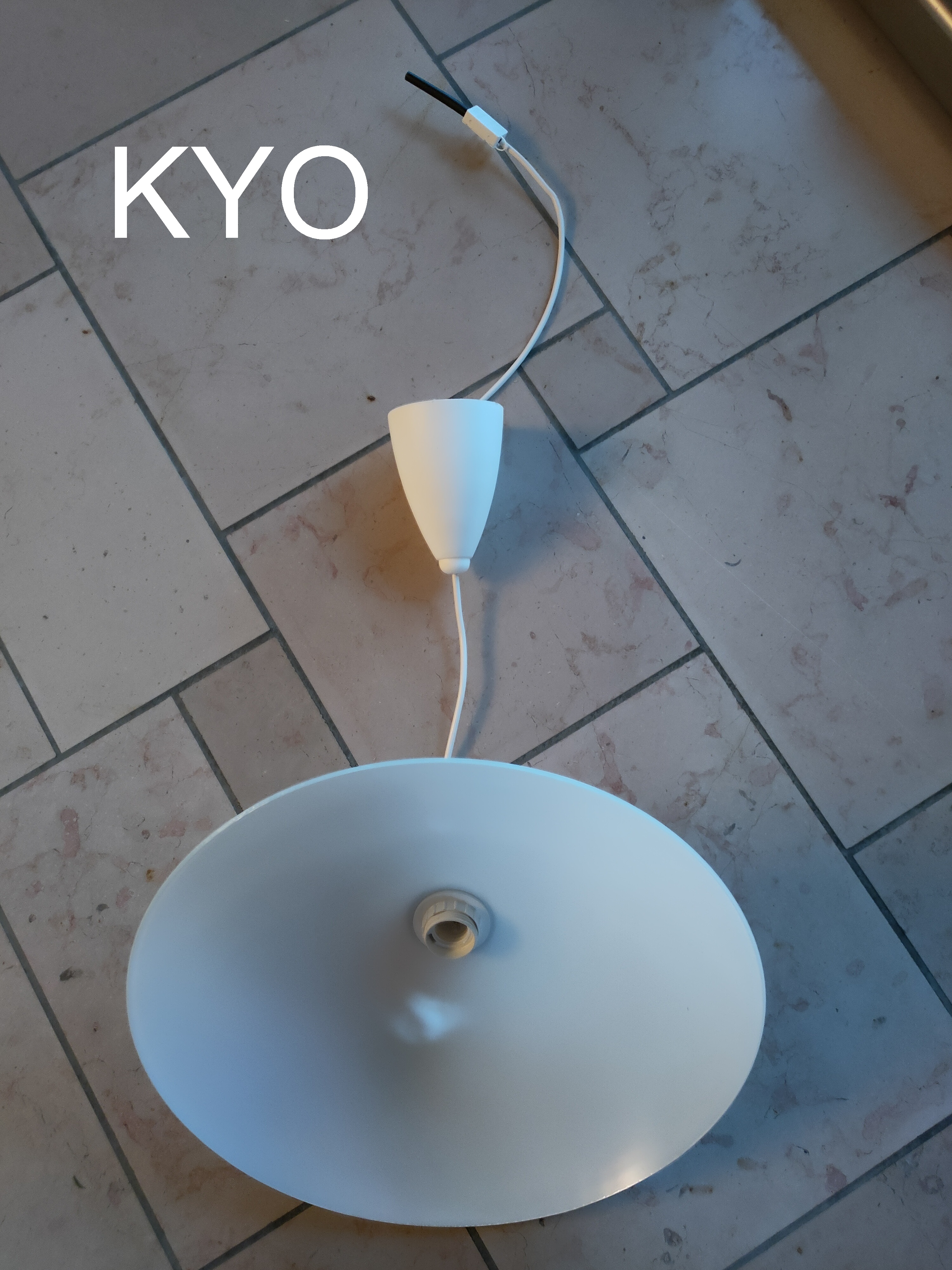 Suspension luminaire en verre blanc transparent, �clairage 18 Foncine-le-Haut (39)