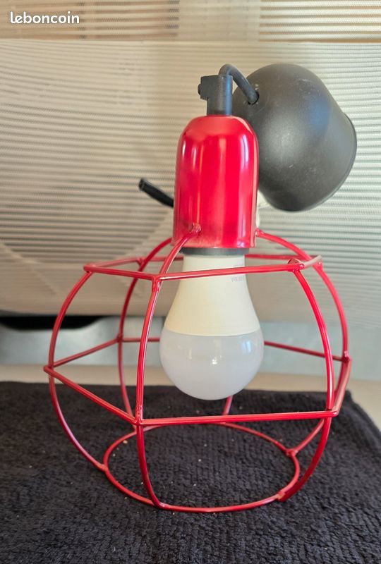 Suspension lustre rouge 3 Le Barcar�s (66)