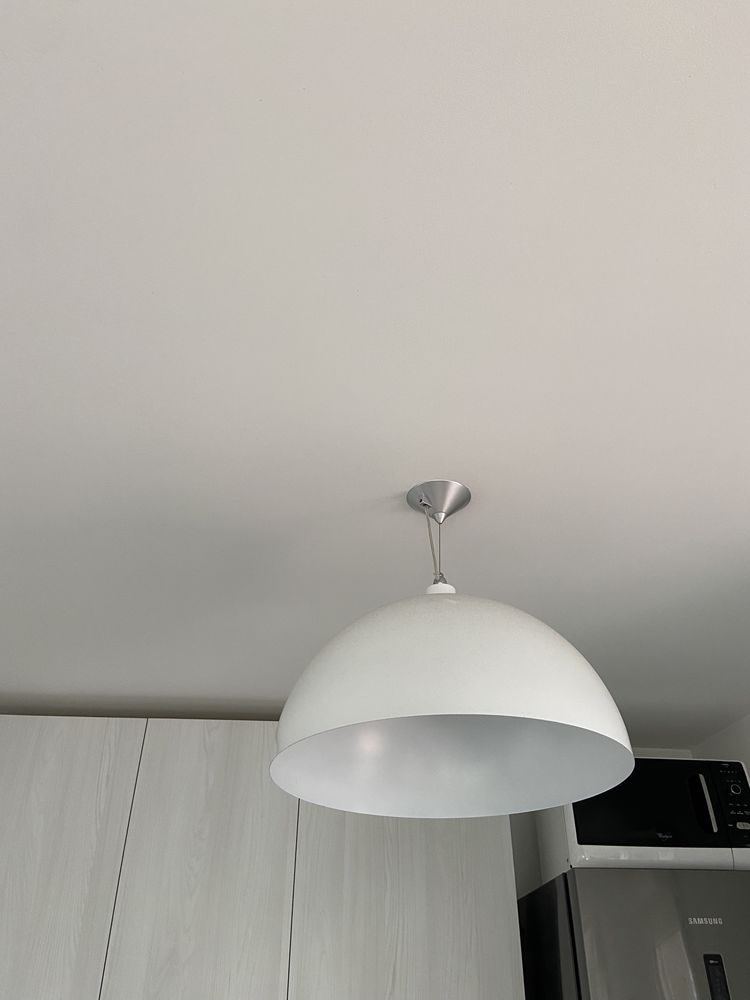 Suspension en m�tal blanc 60 Antibes (06)
