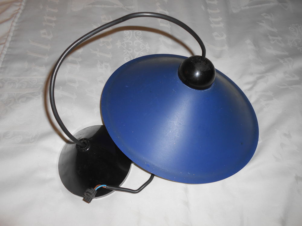 SUSPENSION  METAL 10 Cergy (95)