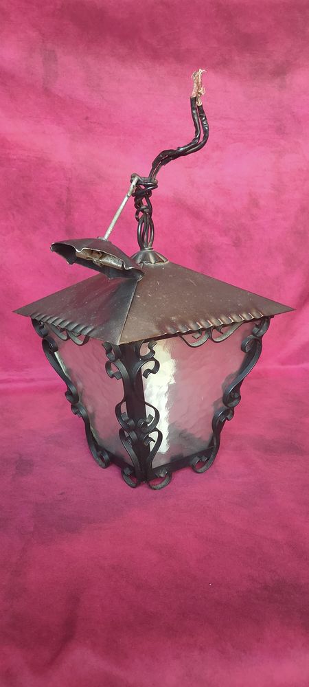 Suspension noire en fer forg� et verre 13 Avermes (03)