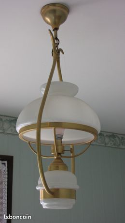 Suspension opaline
A prendre sur Place 25 Tourlaville (50)