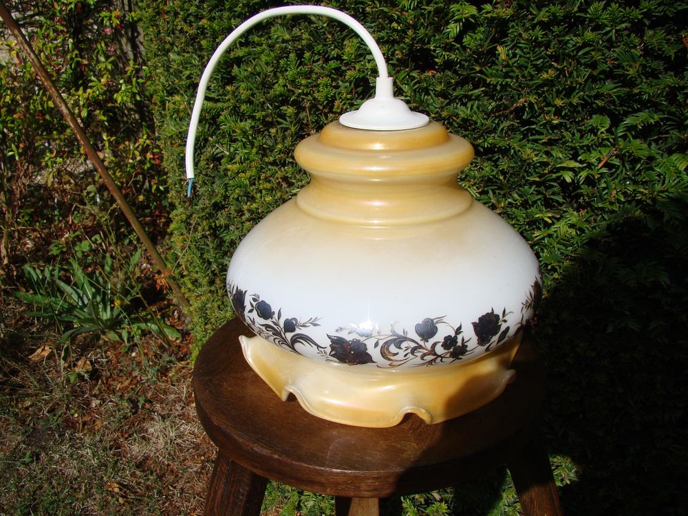 Suspension en opaline vintage ann�es 1970
40 Gargenville (78)