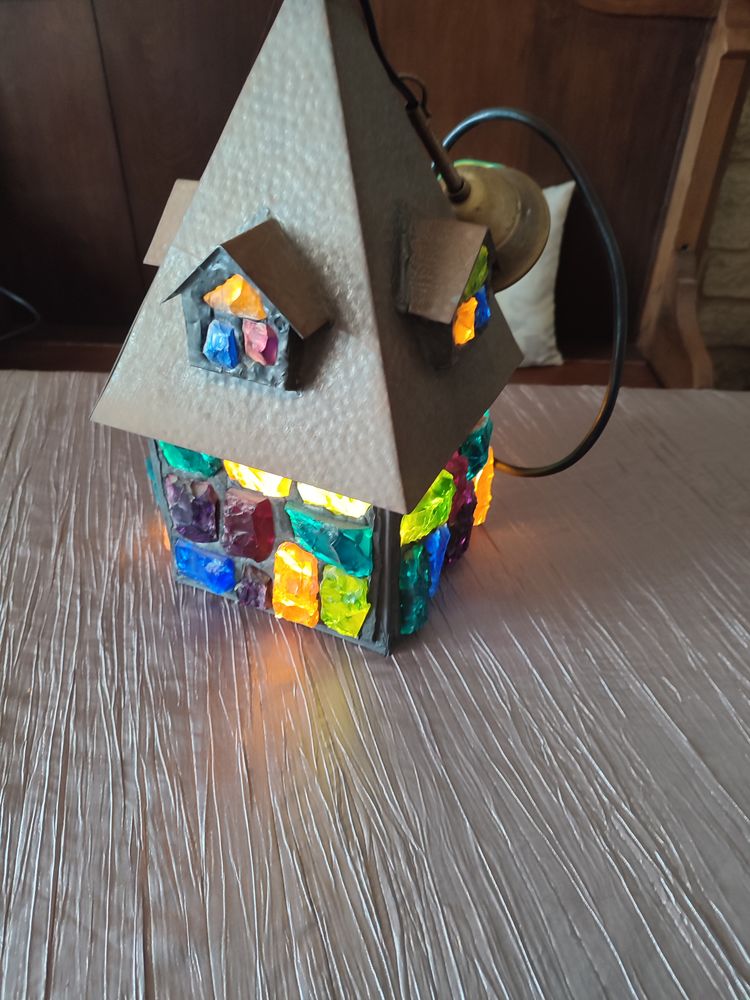 Suspension Peter Marsh verre color� plomb et t�le martel�e a 0 Ternay (69)