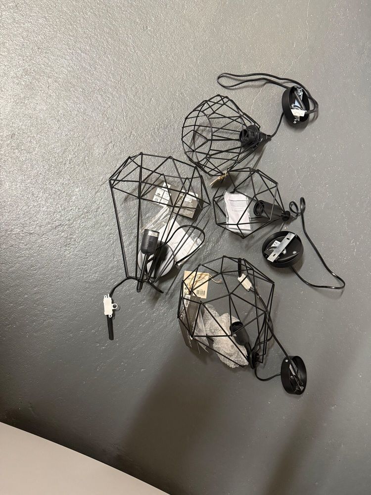 LOT DE 4 SUSPENSIONS METALLIQUES NOIRES  INDUSTRIEL NEUVES 25 Bourg-en-Bresse (01)