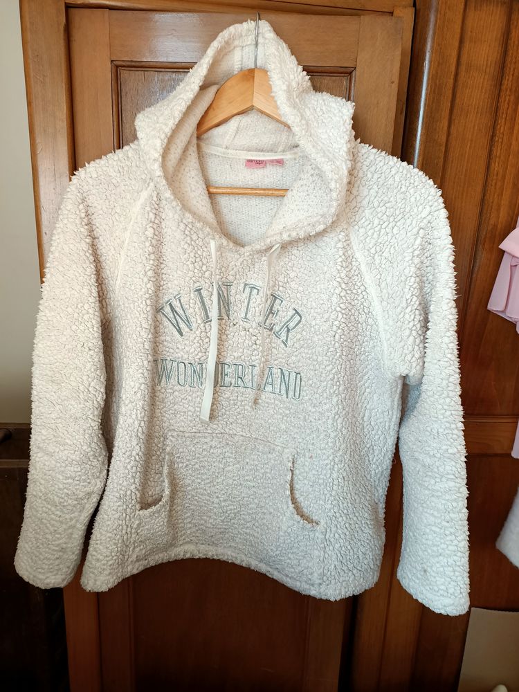 Sweat � capuche avec cordon de serrage en satin,molletonn�. 4 Saint-Maur-des-Foss�s (94)