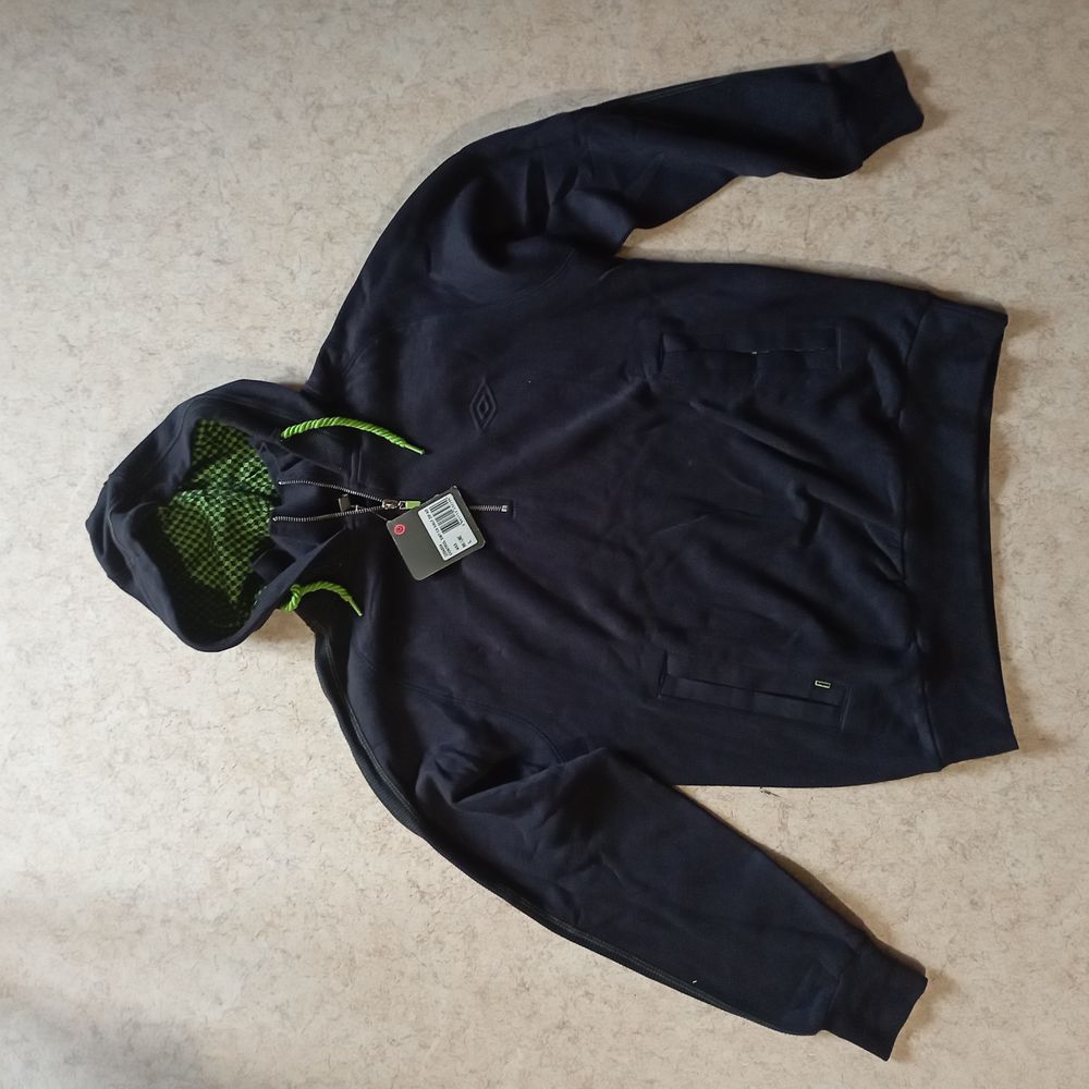 Sweat capuche homme Umbro
22 La Machine (58)