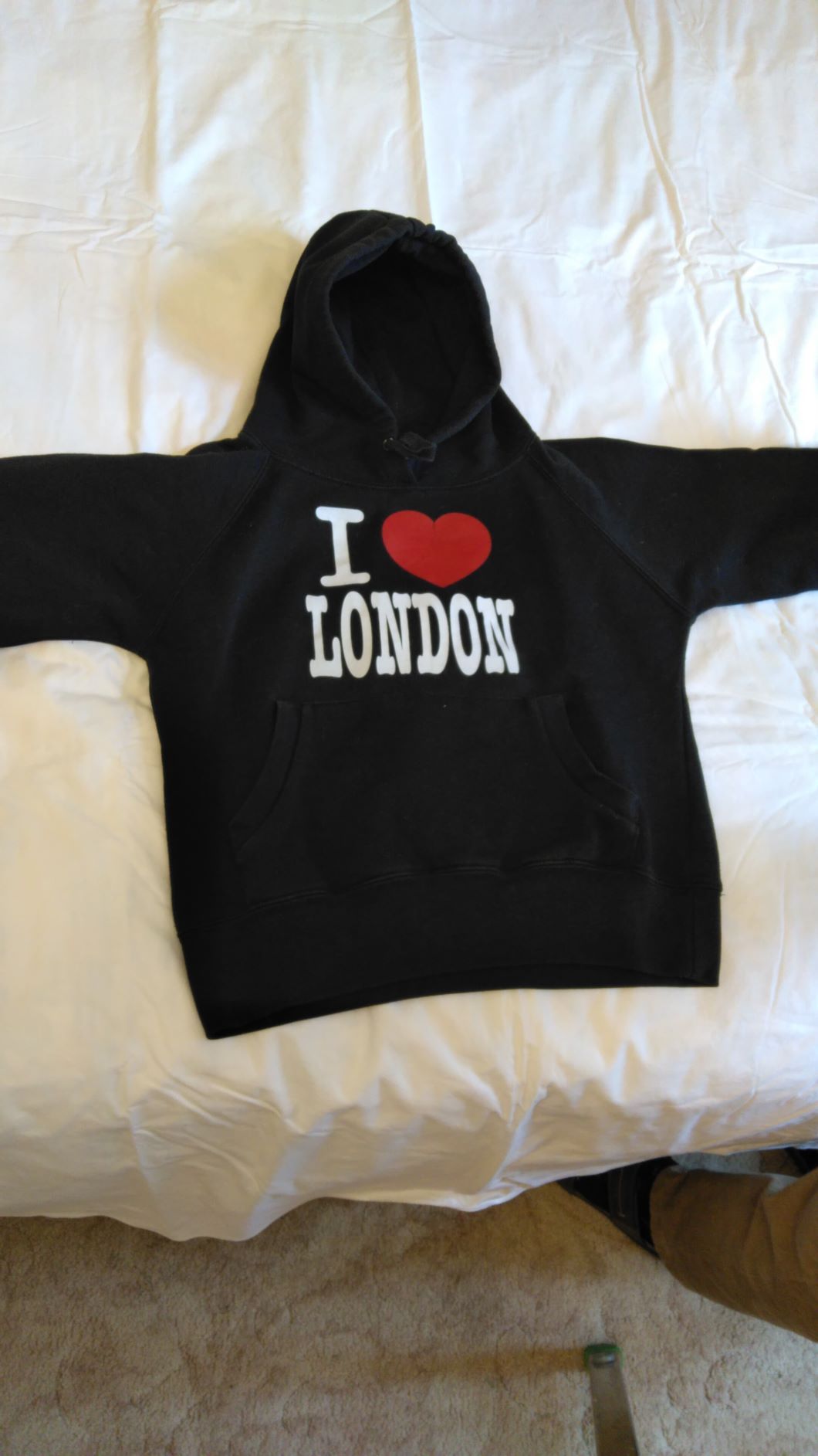 sweat � capuche noir  I love London 
5 Saint-Cyr-l'�cole (78)