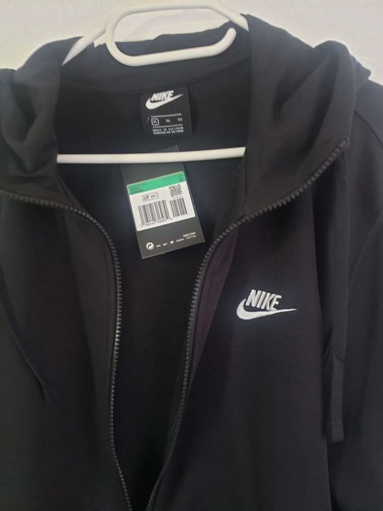 Sweat � capuche � zip pour homme taille XL Nike Sportswear C 60 Bagneux (92)