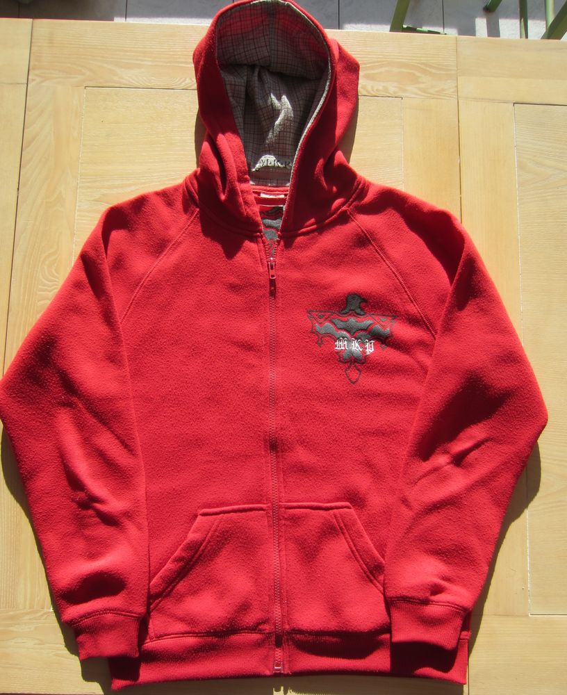 Sweat � capuche rouge 4 Saujon (17)
