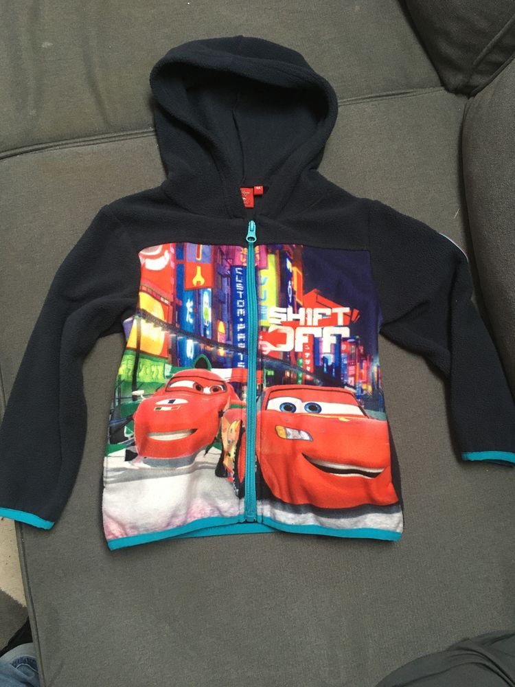 Sweat capuche zipp� 4 ans Cars Disney pixar 5 Fameck (57)