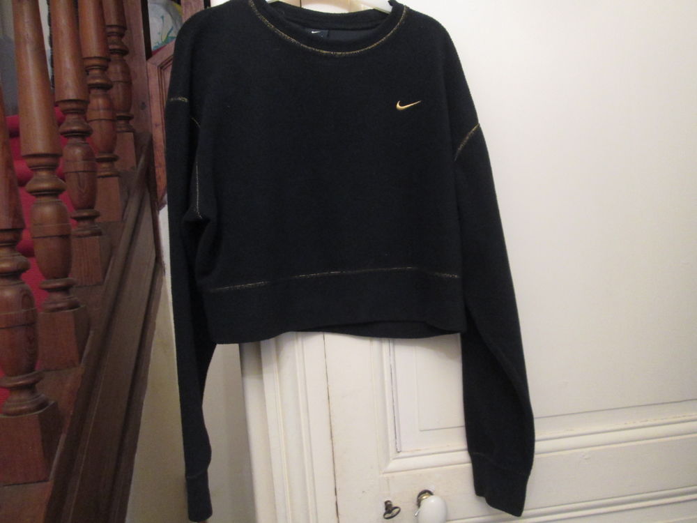 Sweat court noir et dor� Nike 18 Herblay (95)