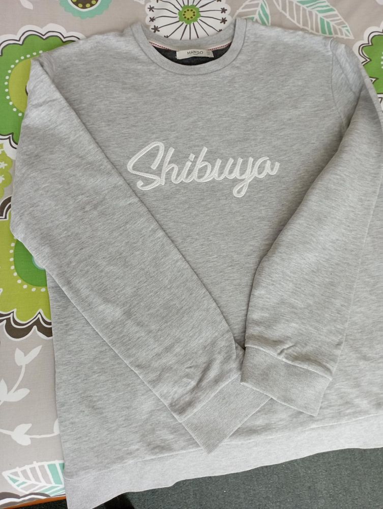 Sweat MANGO, taille M
5 Strasbourg (67)