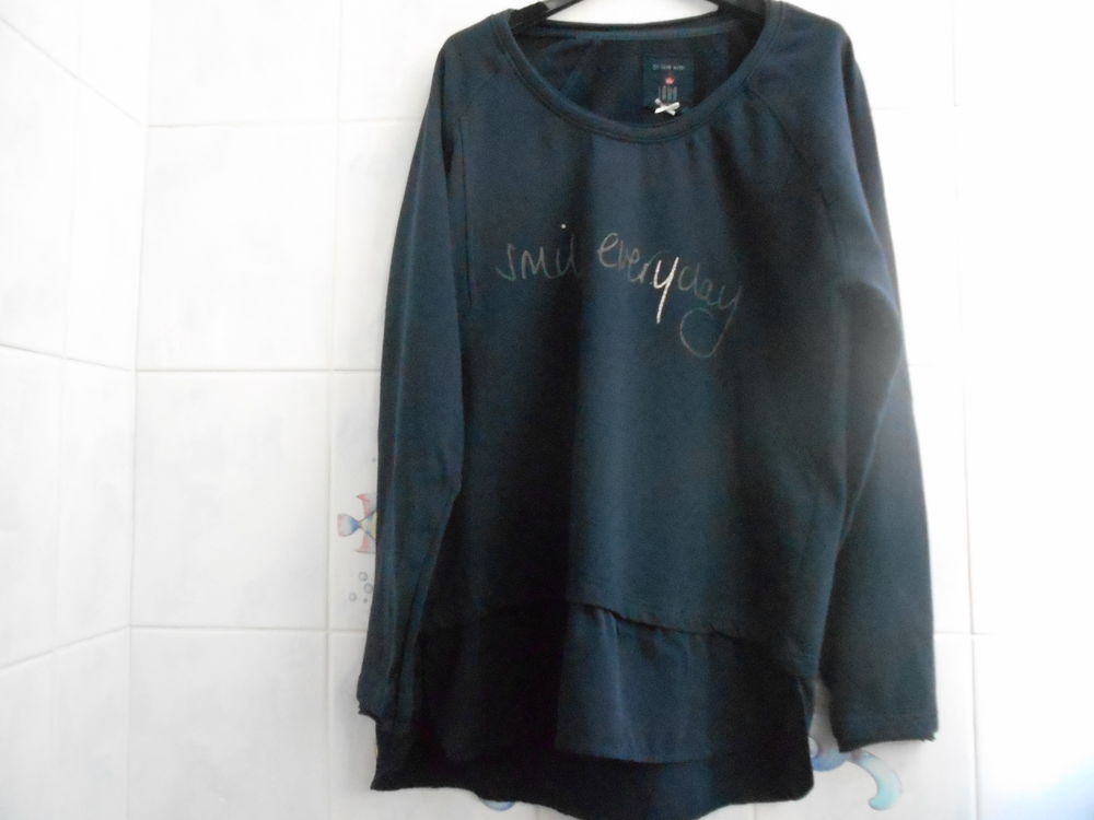 H17 
Sweat  marine	 5 Marseille 6 (13)