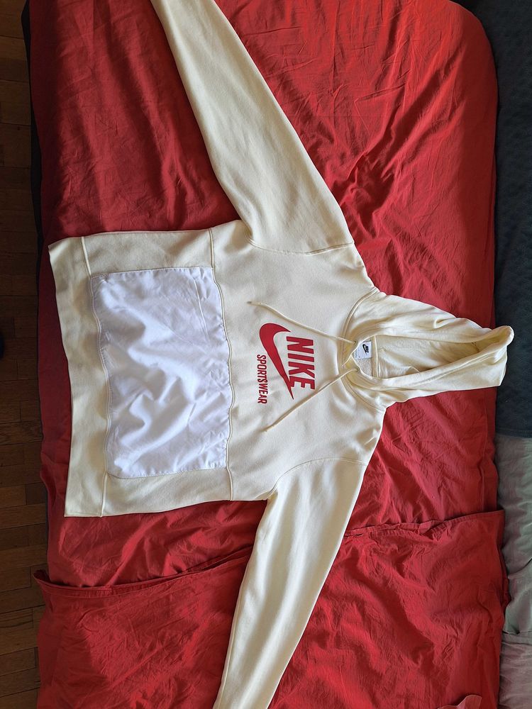 Sweat Nike Femme Jaune et blanc avec logo rouge 30 Villeurbanne (69)