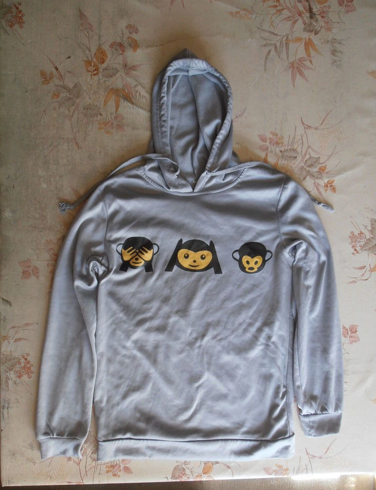 Sweat-shirt a capuche gris avec motifs imprim�s Taille M
4 Aubin (12)