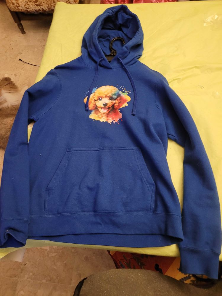 Sweat-shirt a capuche bleu royal motif caniche color�s 8 Urrugne (64)