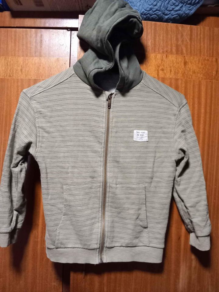 Sweat zipper � capuche 8 ans 1 La Fert�-sous-Jouarre (77)