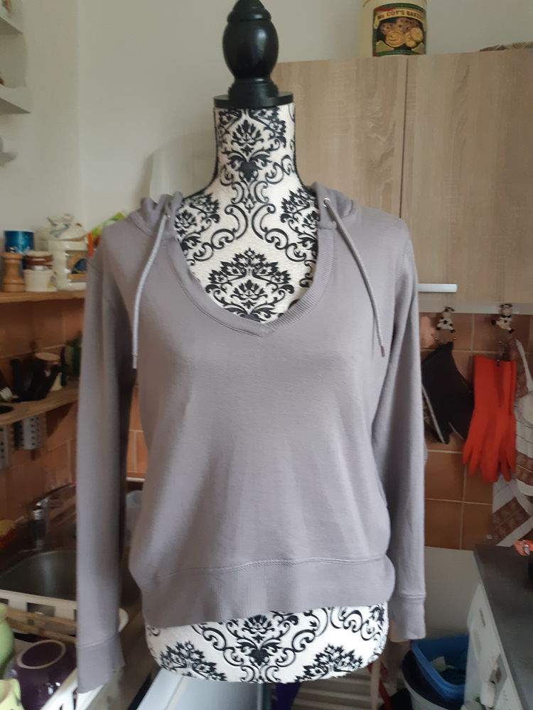  sweet a capuche gris, NEUF taille S
4 Lyon 5 (69)