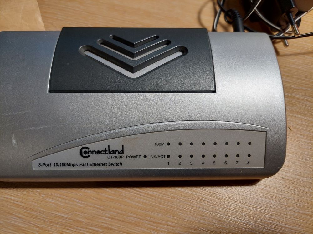 switch connectant 8 ports 5 Vaux-le-P�nil (77)