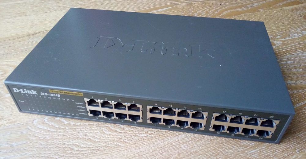 Switch TP-LINK 24 ports Fast Ethernet 10/100 20 La Possonni�re (49)