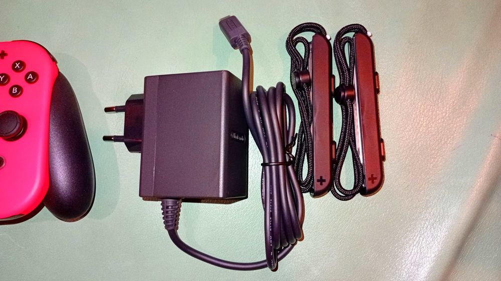 Switch NEON 2025 NEUVE Jamais Servi 240 Jumilhac-le-Grand (24)