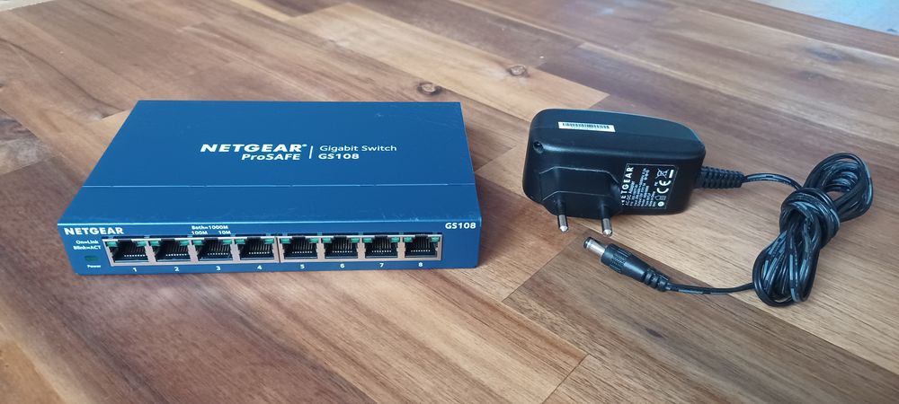 Switch Netgear GS108 V4 - 8 ports 10/100/1000 10 Bordeaux (33)