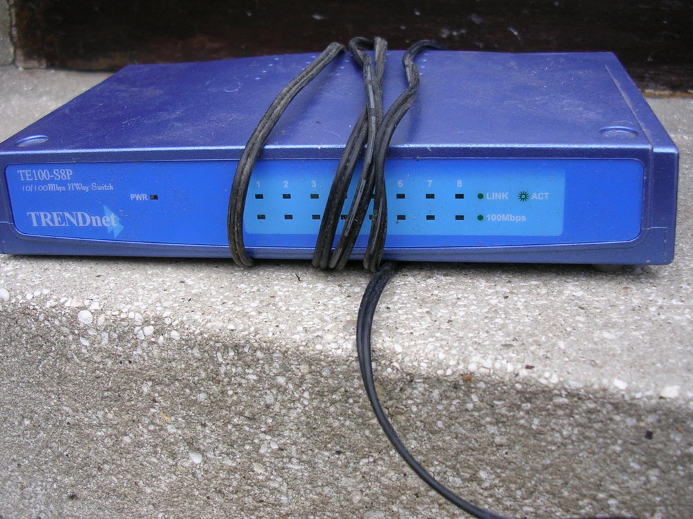 SWITCH 10 PORTS TREDNET 10 Saint-Floris (62)