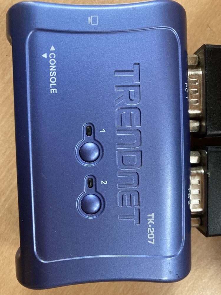 Switch Trendnet 2 ordi-1 ecran TK207 30 Monts�ret (11)