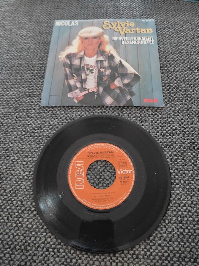 M (155) - Sylvie Vartan - Nicolas 2 Paris 13 (75)