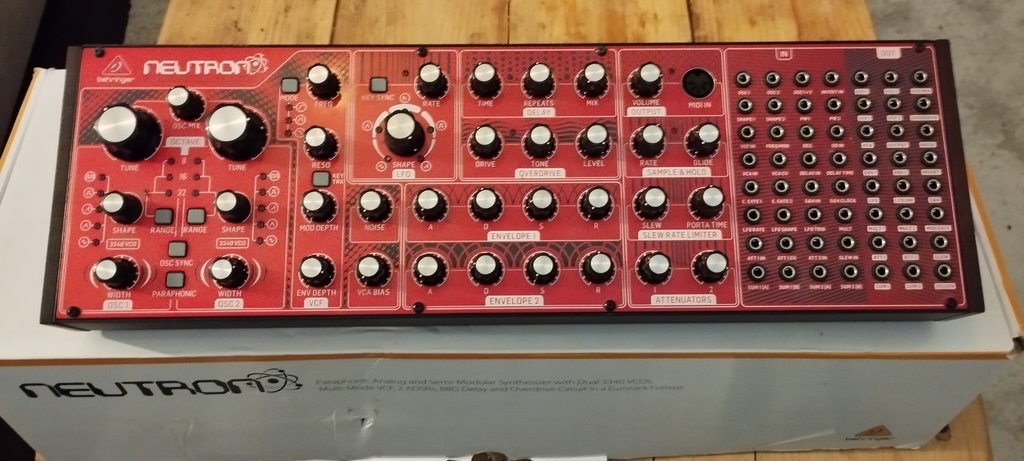 Synth� Semi-Modulaire Behringer Neutron 180 Rennes (35)