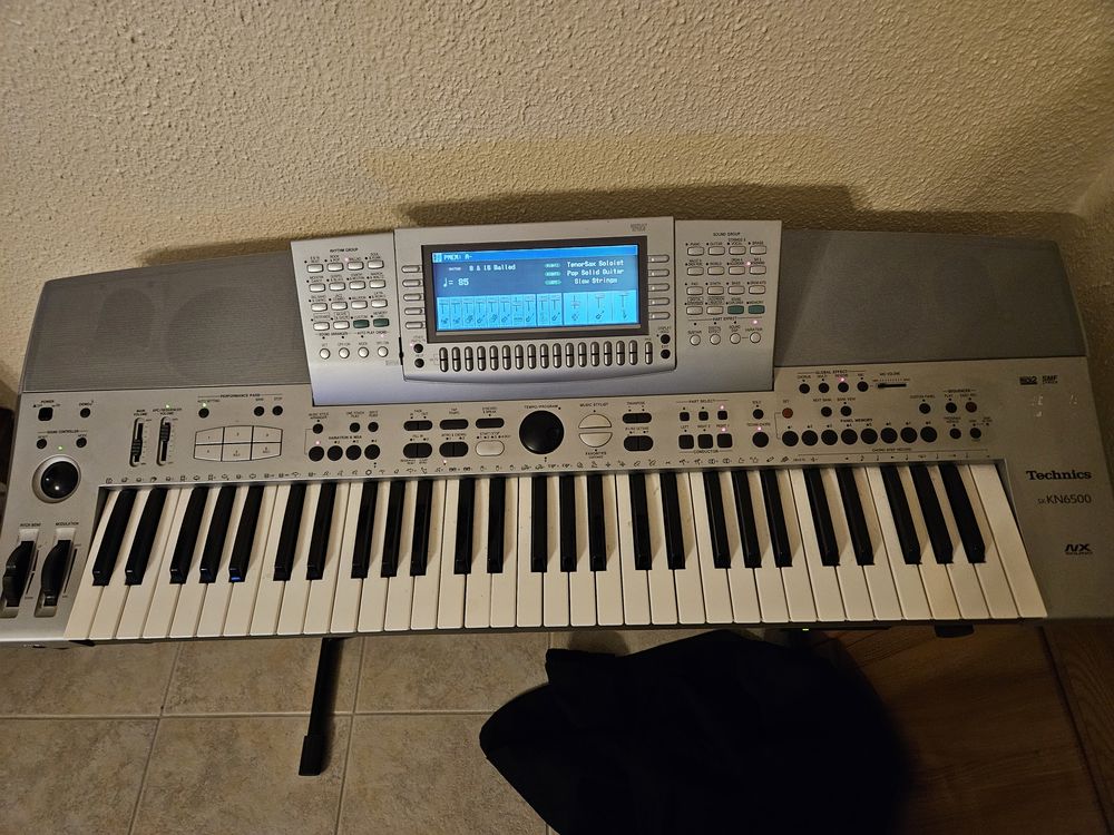 Synth�tiseur-arrangeur TECHNICS 590 Biesheim (68)