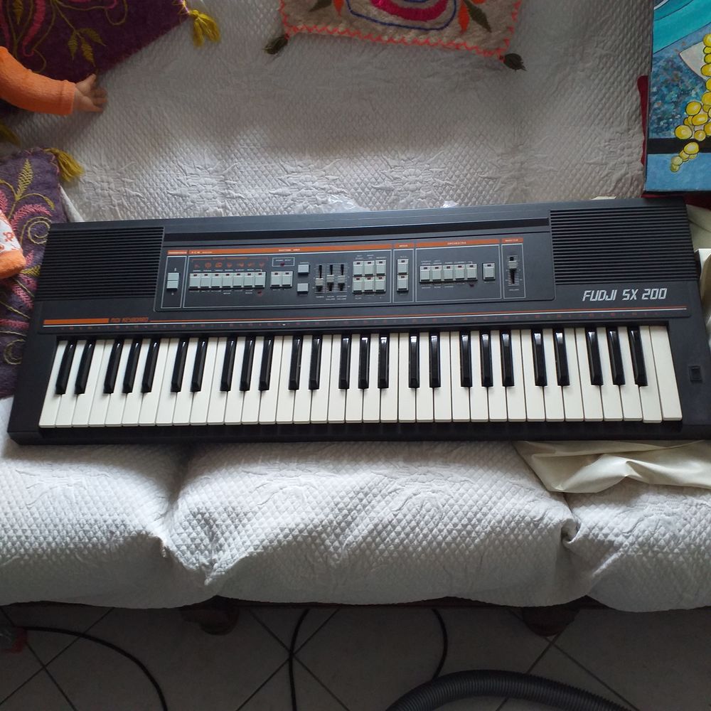Synth�tiseur �lectronique fudji 5 X 200 180 Peypin (13)