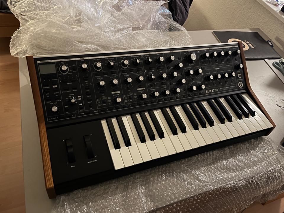 Synth�tiseur Moog Sub 37 Tribute Edition 1200 Saint-Nicolas-de-Redon (44)