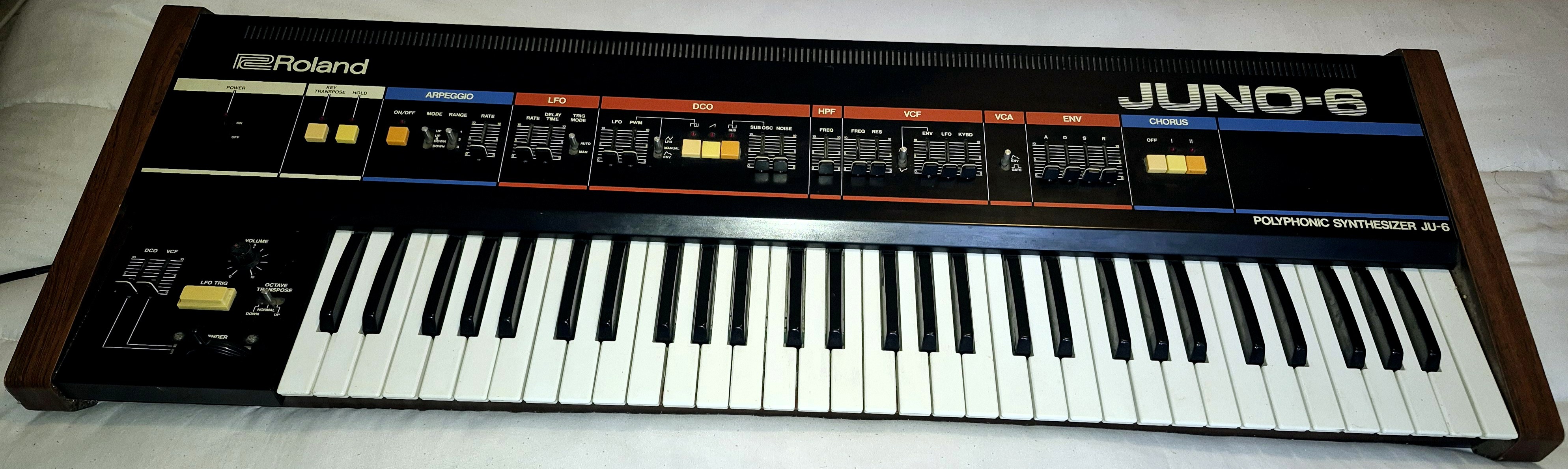 synthetiseur roland juno 6 analogique 1500 Arles (13)