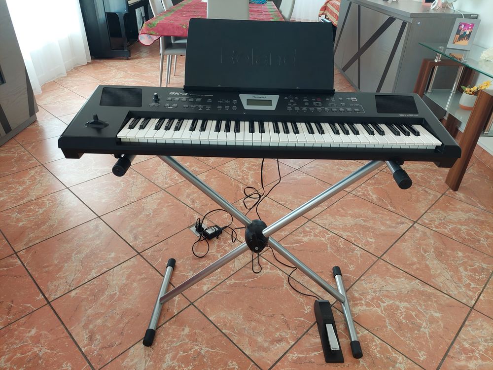 Synth�tiseur ROLAND BK3
330 Escatalens (82)