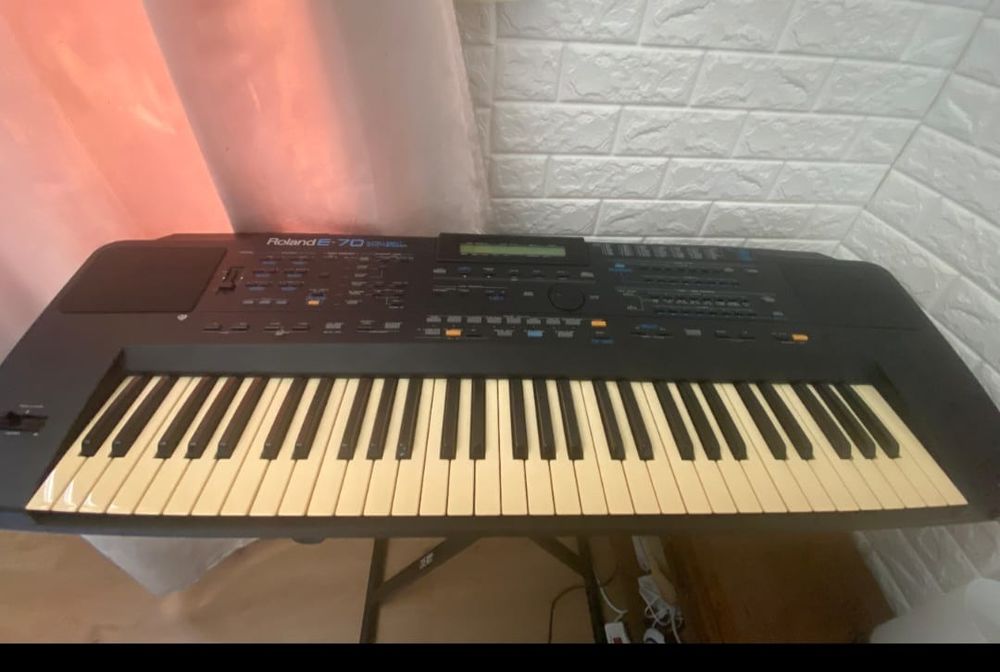 Synth�tiseur Roland E70 140 Lormont (33)