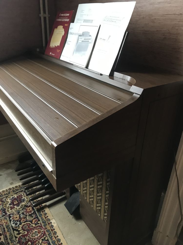 synth�tiseur Yamaha de 1982 environ, 180 Riom (63)